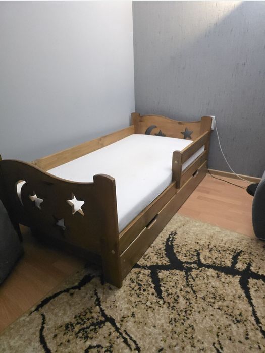 Łóżeczko dziecięce drewniane