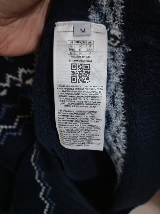 Sweter niebieski wzór scandi pólgolf premium  Guess 38 pudełkowy