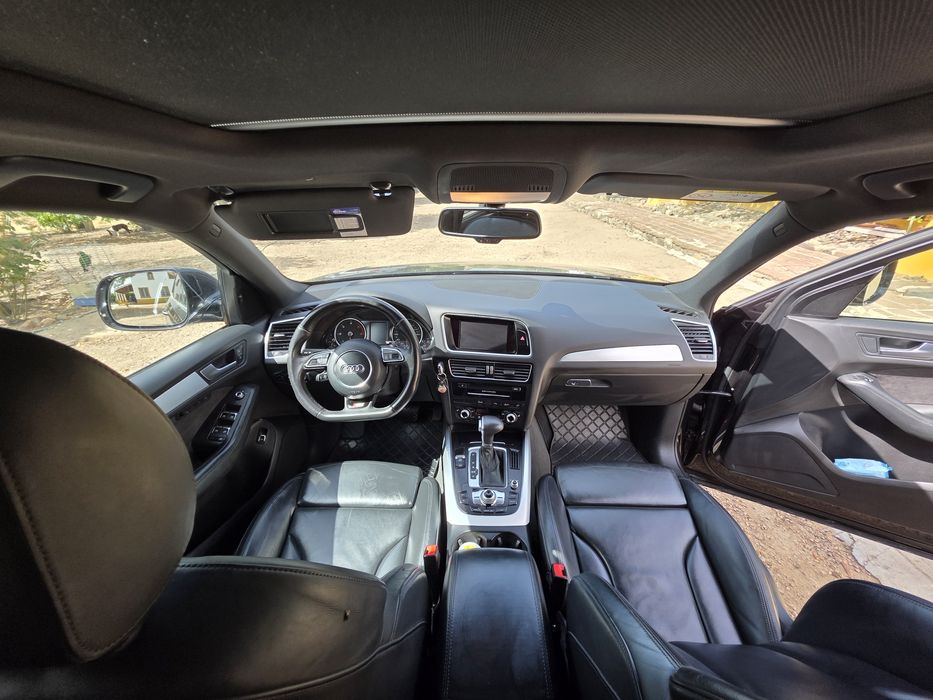 Audi Q5 S line .