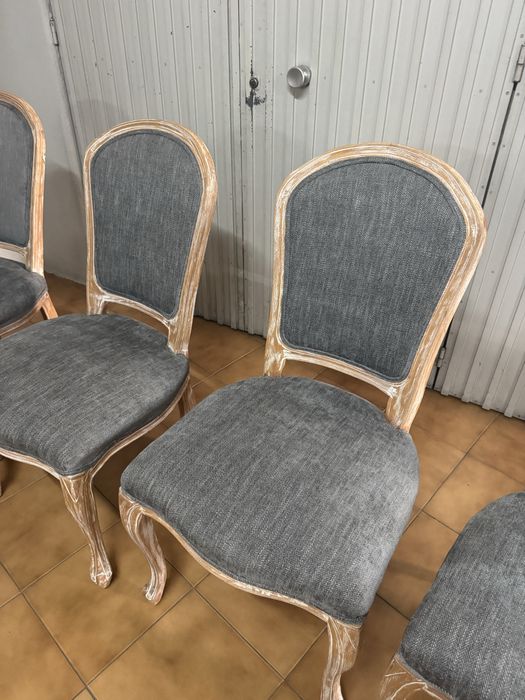 Conjunto de quatro cadeiras