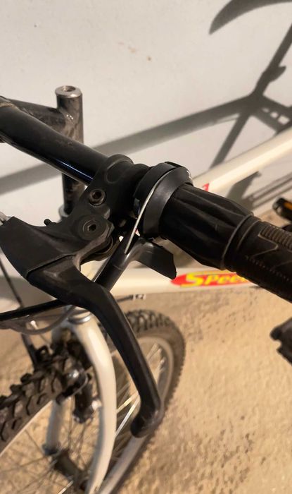 Bicicleta de montanha branca