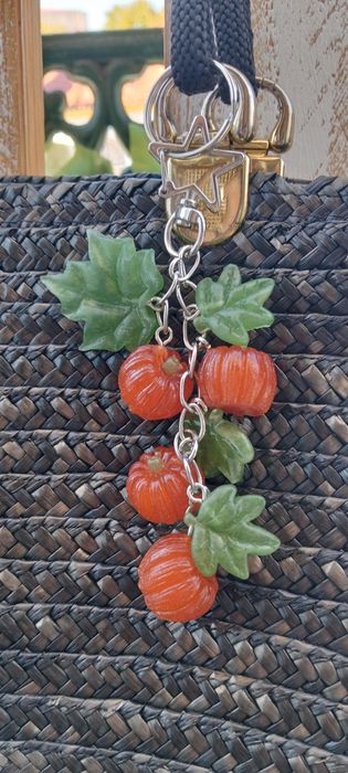 Bag charm artesanal abóbora Halloween