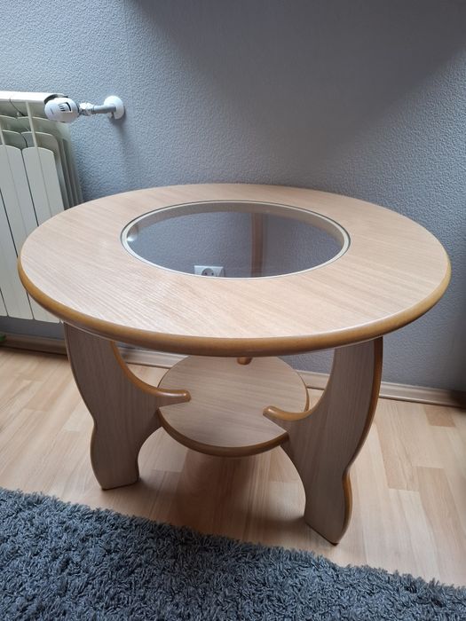 Stolik kawowy okrągły z szybą i półką