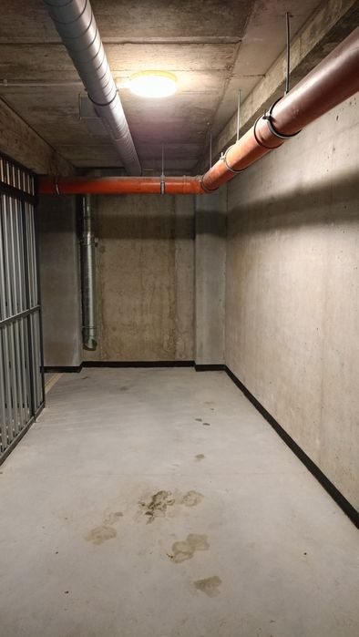 Wynajmę miejsce postojowe ( odgrodzone i zamykane)