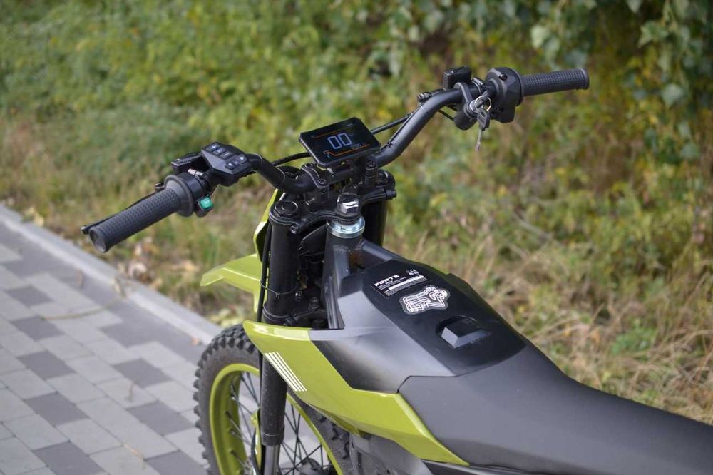 Електромотоцикл FORTE EM22-6 (72V 2900W)