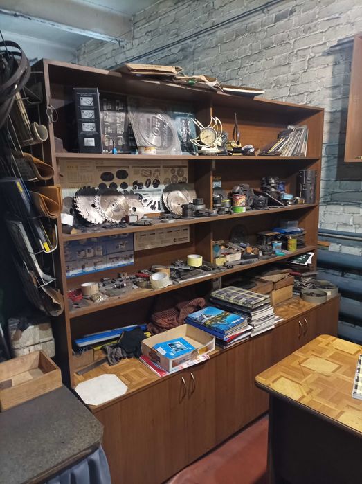 Фрези по дереву, фрези по металу, пили і ножі.