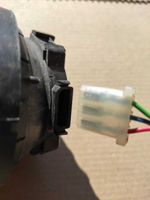Мотор поворотный механизм зеркала двери Ford Fusion Hyundai Sonata KIA