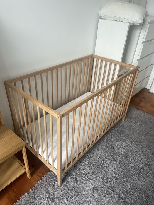 Berço de bebé SNIGLAR IKEA como NOVO com colchão