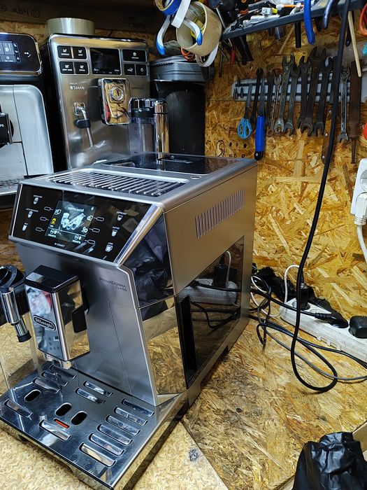 Кофемашина, кавомашина DeLonghi ECAM 556.55 SB PrimaDonna Class