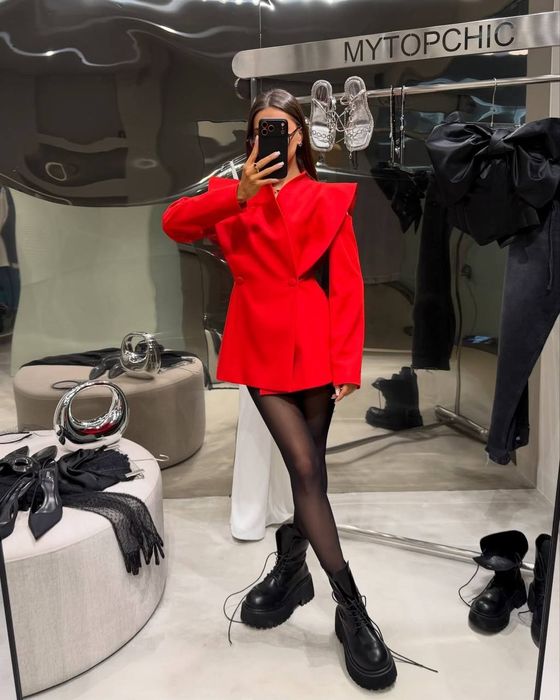 Жіноча сукня-піджак в трендових кольорах