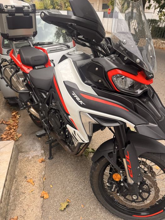 Trk 702x semi nova , conta com 8400km