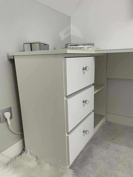 Duże białe biurko narożne