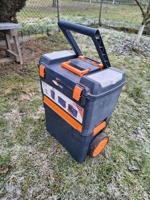 Skrzynia narzędziowa duża.