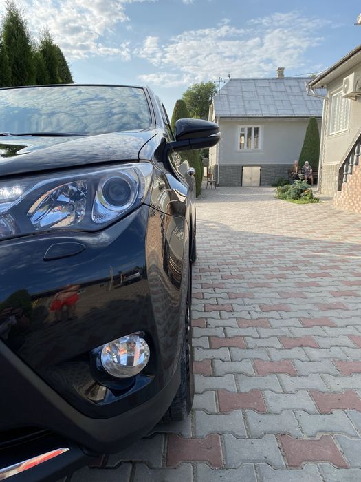 Toyota rav-4.