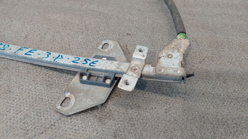 Elevador vidros frente esquerdo MITSUBISHI Colt V (CJ_, CP_)