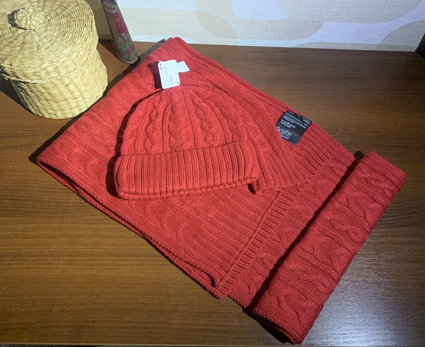 Червоний вʼязаний комплект