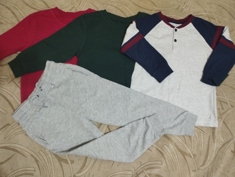 Пакет речей (  світшот, реглан, джогери) на 4-5 років