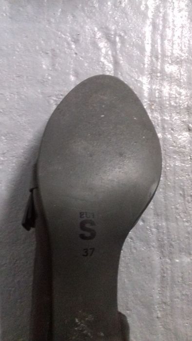 Szpilki damskie ze skóry, czarne, rozmiar 37