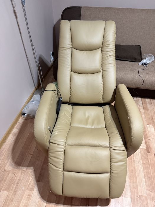 Fotel masujący skorzany