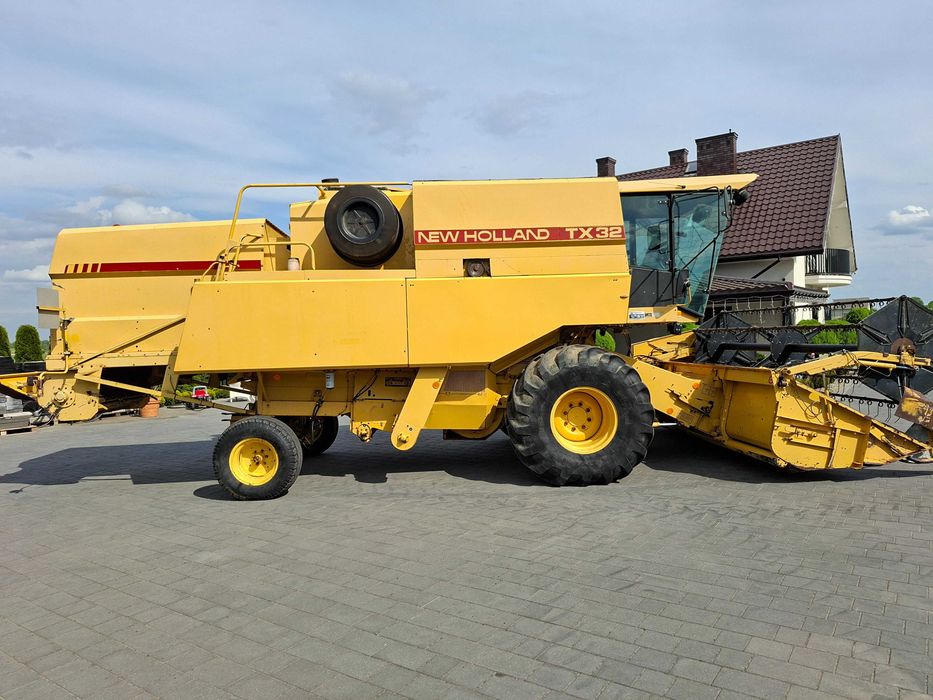 Kombajn Zbożowy New Holland TX 32