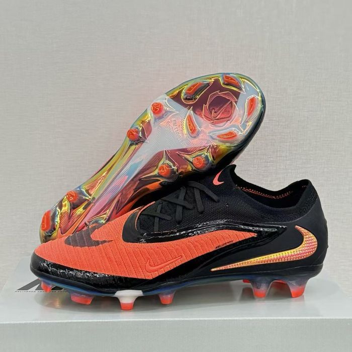 Botas de futebol, futebol de 7 e futsal.