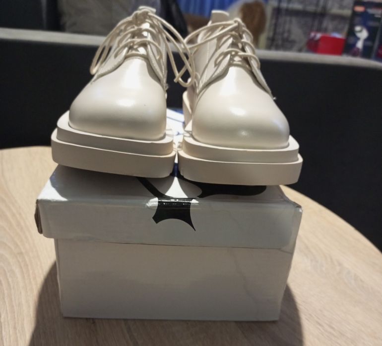 Новые женские туфли