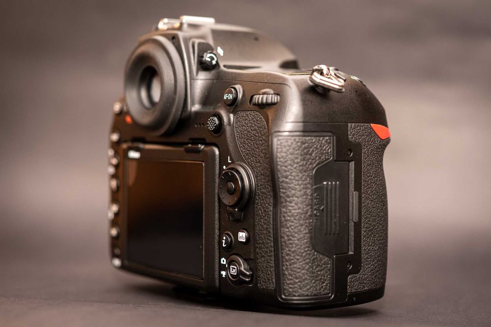 Nikon D850 + NIKKOR 70-200mm + NIKKOR 20 mm + NIKKOR 60 mm + SB-5000