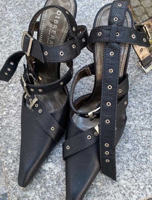 sapatos pretos Dibrera