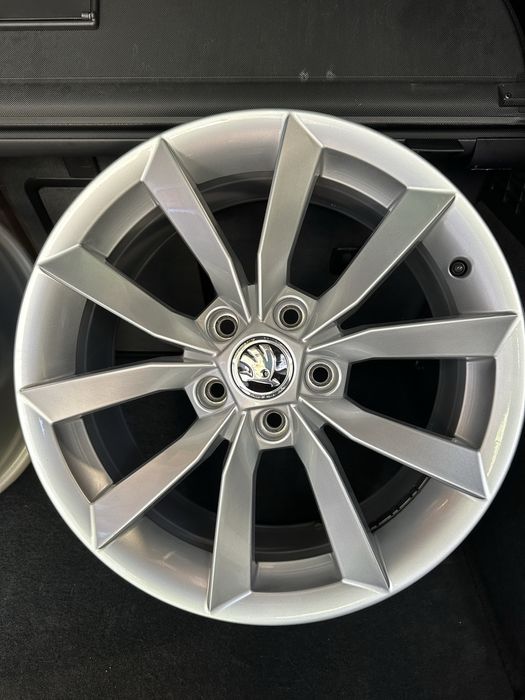 Диски Skoda 17 7j et45 5L0601025K