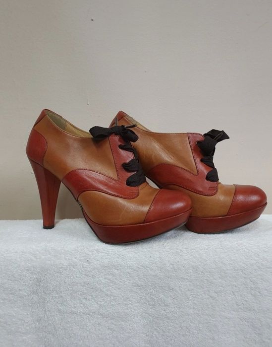 EDEO r 37 skórzane półbuty na obcasie sznurowane wiosenne czółenka