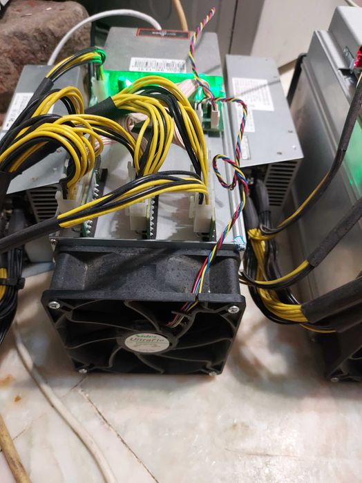 Антимайнер Asic s9 и s9i. вживаний. Ціну знижено. Терміново
