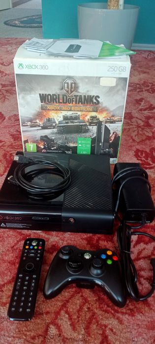 Xbox 360 E + gry