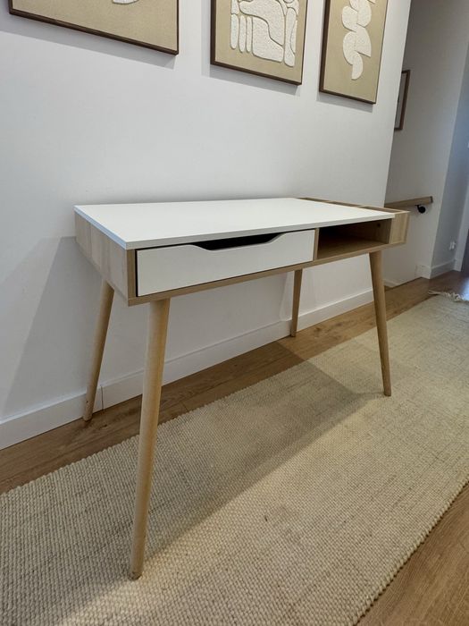 Biurko skandynawskie biale drewnaine nogi