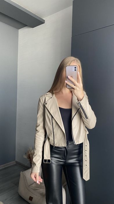 Бежева косуха з еко шкіри, розмір хs