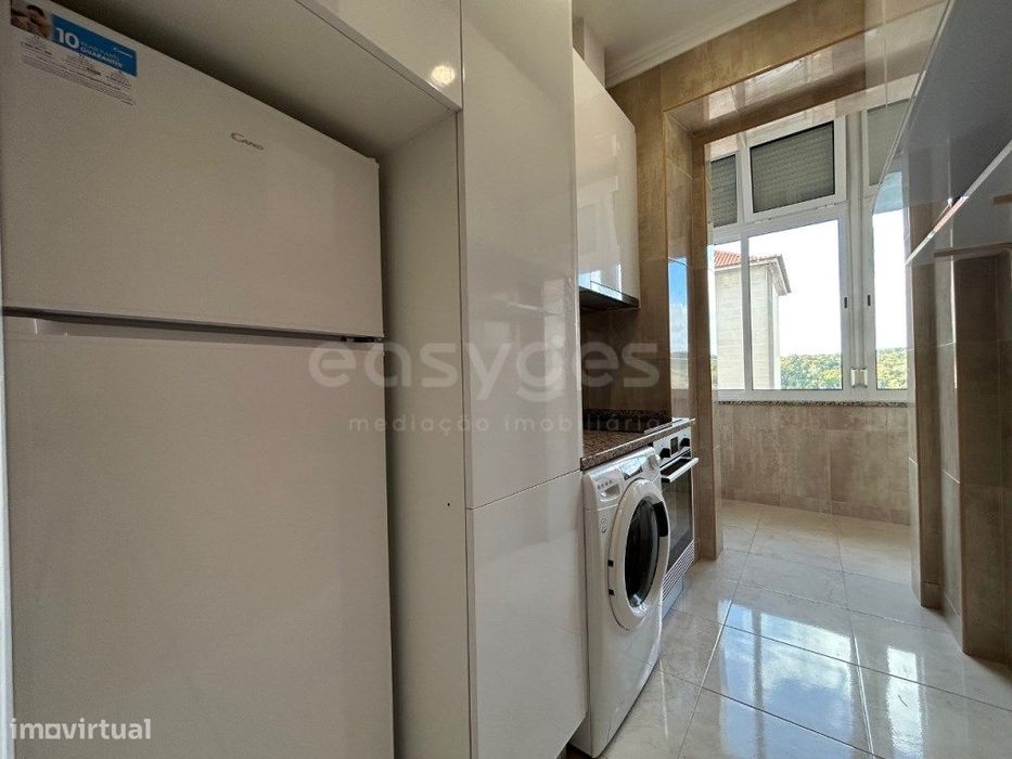 Apartamento T1+1, versátil, com vista desafogada em Campo de Ouriqu...