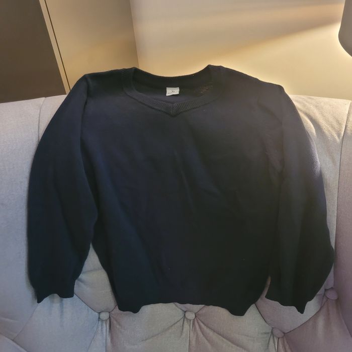 Sweter w serek elegancki do szkoły na uroczystości r.128 na 8 lat