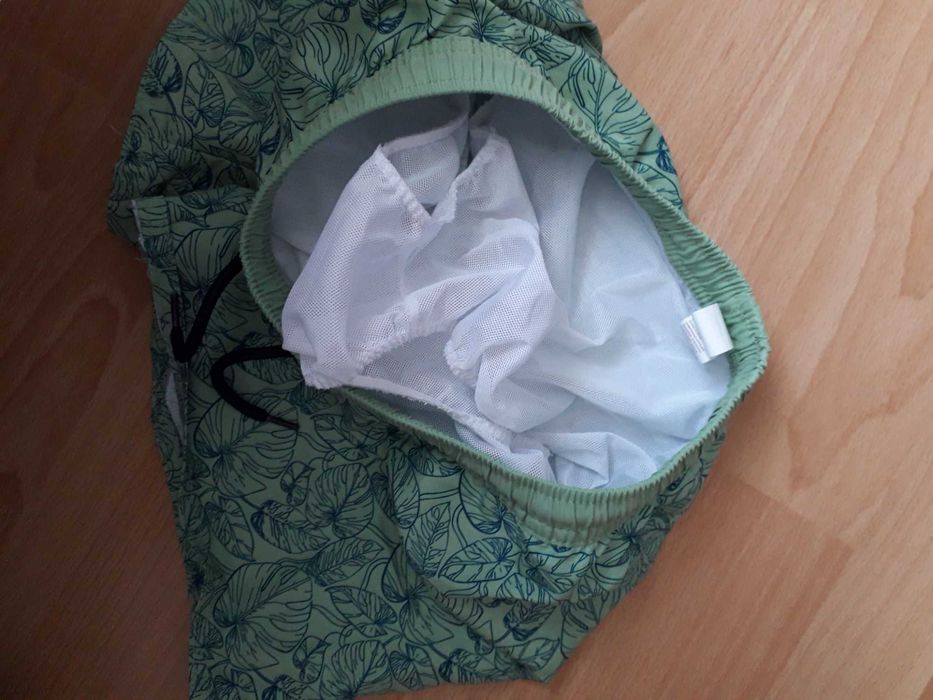 krótkie spodenki kąpielówki z siateczką 128/134