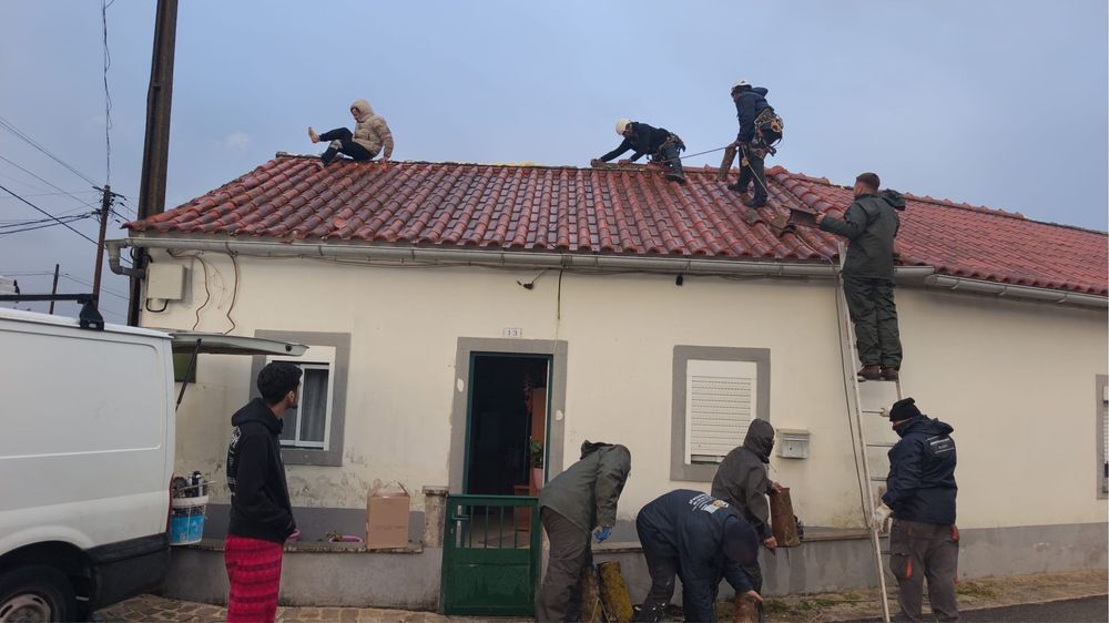 Trabalhos em altura por andaimes, rapel / alpinismo telhados, fachadas