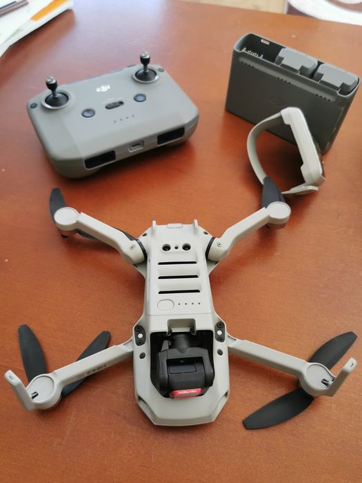 Dron DJI Mini 2 Fly More Combo