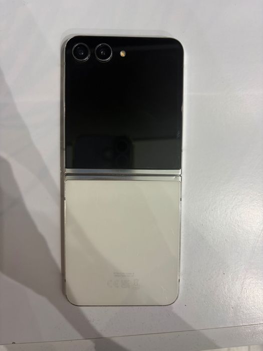 Samsung Galaxy Z flip 5 8/ 256GB