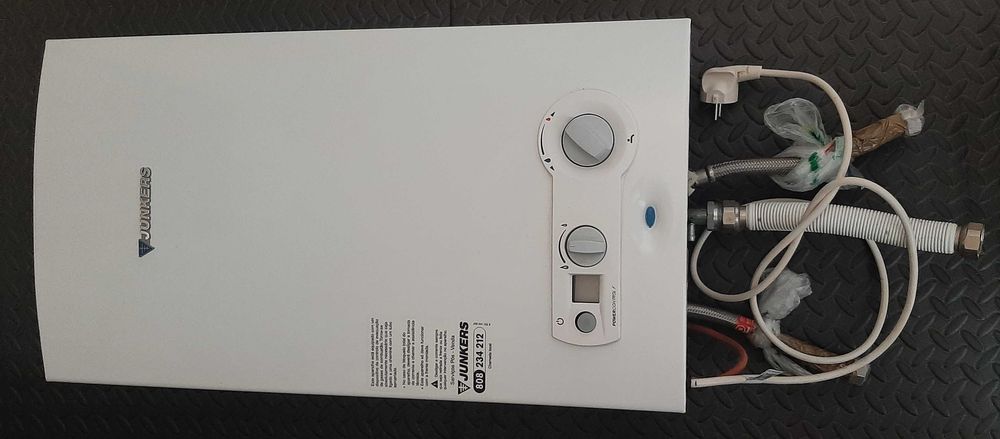 Esquentador Junkers a gás, ventilado, visor digital, ignição eletrónica e modulação de potência
