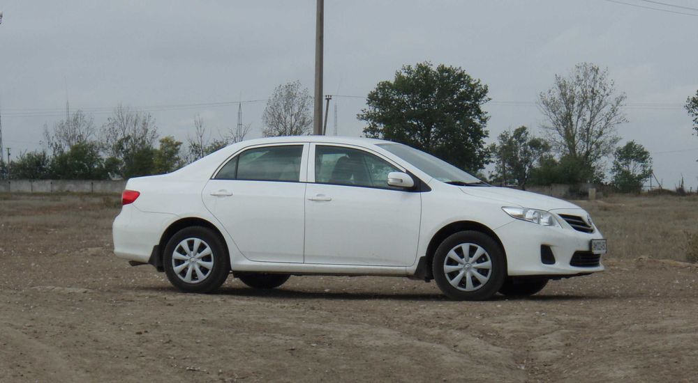 продам автомобіль Toyota Corola, один власник, придбана в офіційному салоні, терміново