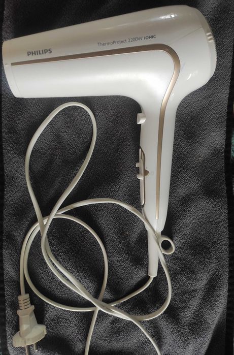 Фен Philips ThermoProtect 2200W.