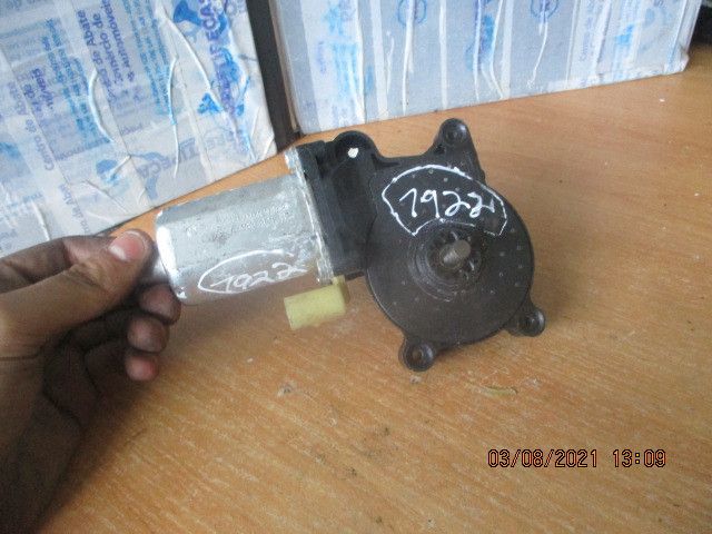 Motor vidro frente esquerdo VOLKSWAGEN Fox (5Z1, 5Z3, 5Z4)