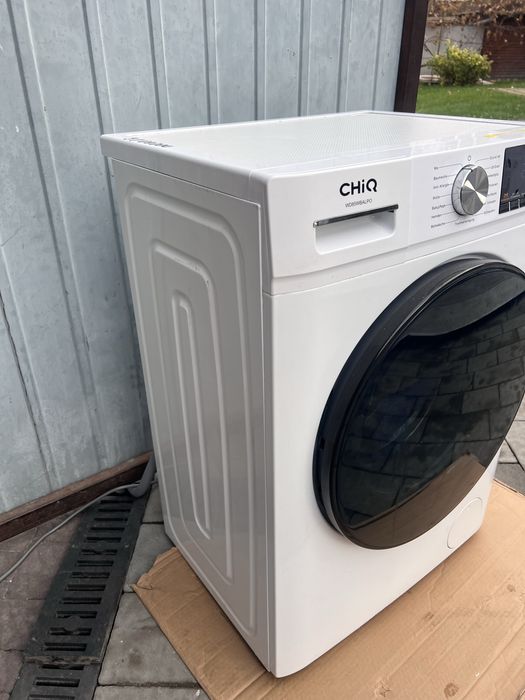 Пральна машина з сушкою. Вузька в глибину