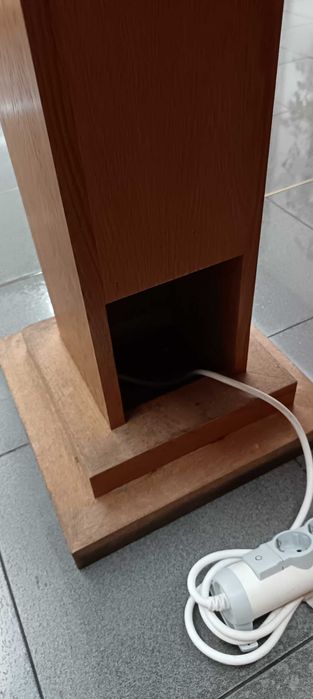 Balcão de loja com tampo de vidro