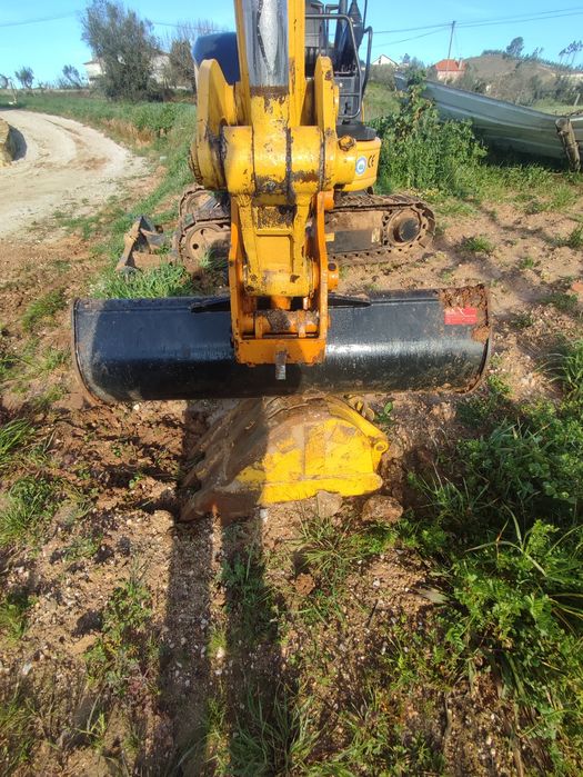 Komatsu pc30 3 toneladas