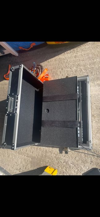 Dj table TRAKTOR Kontrol S4