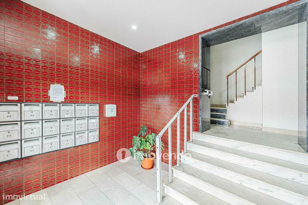 Apartamento T1 junto à praia, com estacionamento, Costa da Caparica