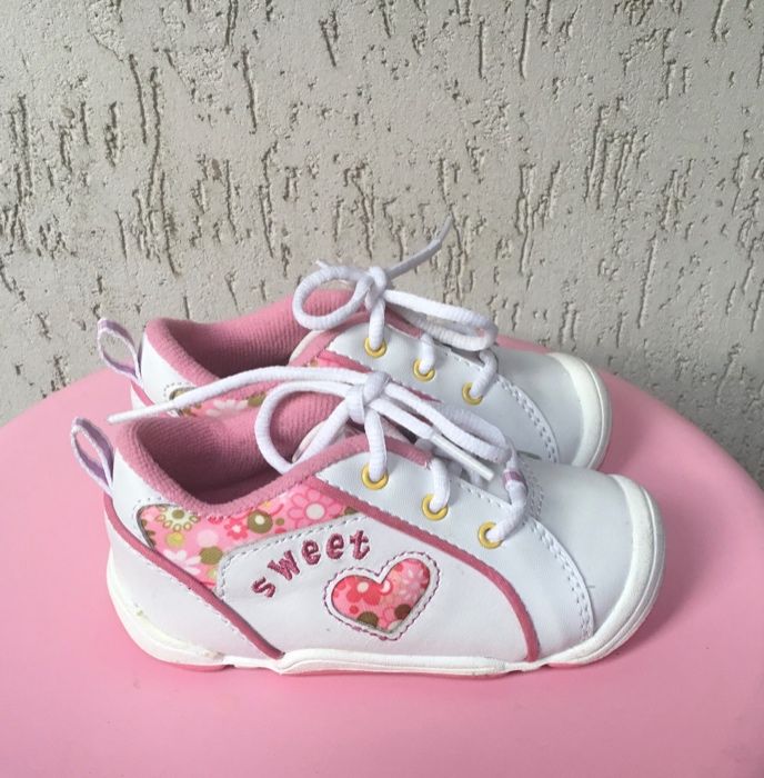 Дитячі шкіряні кросівки,черевички,нові